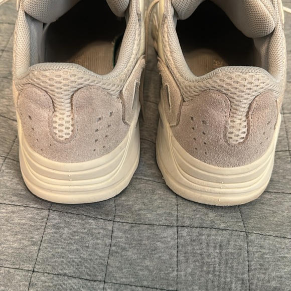 Yeezy 700 V1 Analog - Picture 8 of 9